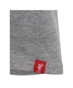 Tricko Liverpool s velkym znakom klubu sede s logom
